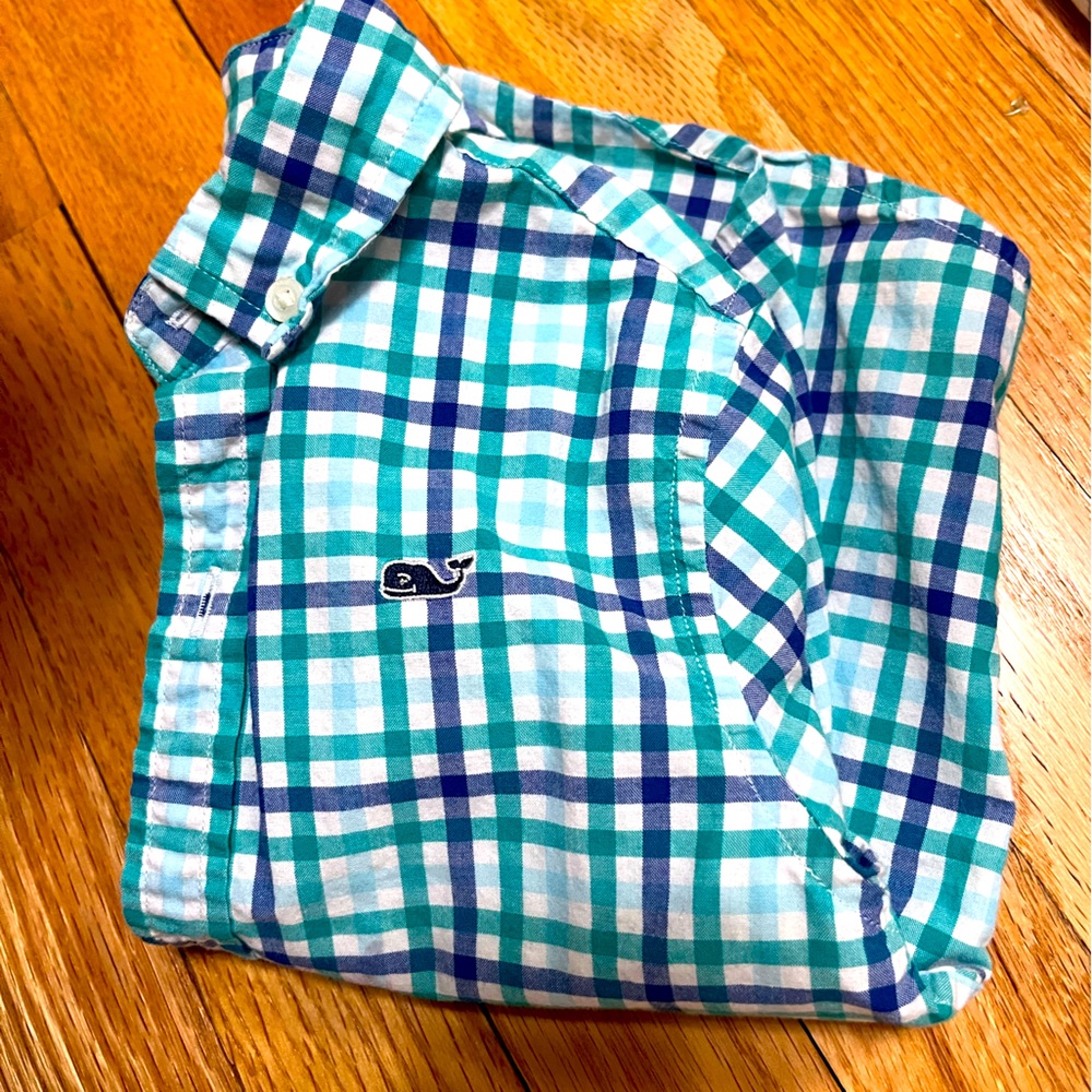 Vineyard Vines 2T 100% Button Down plaid boys shirt with front pocket.
